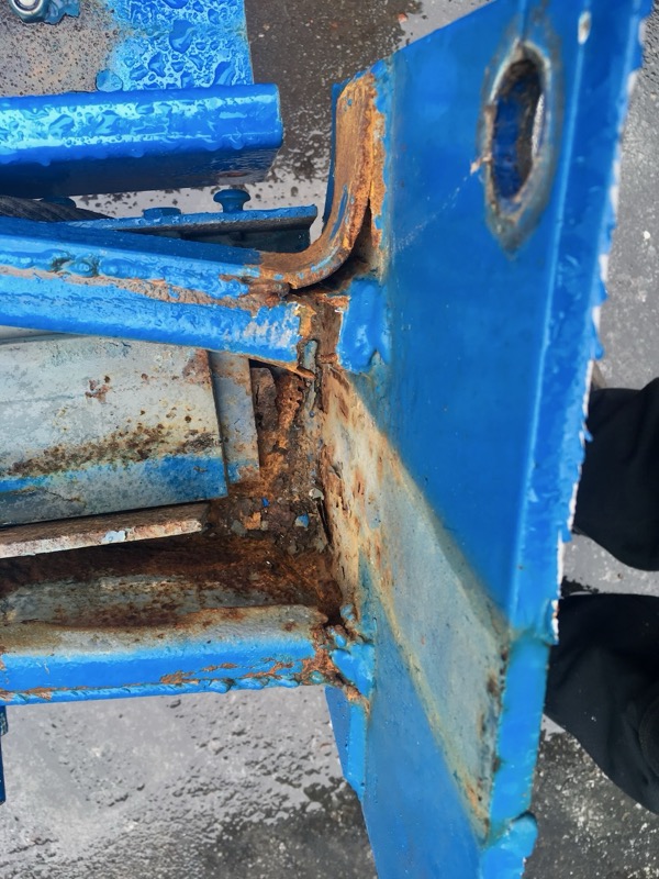 Collapsed outdoor hoist