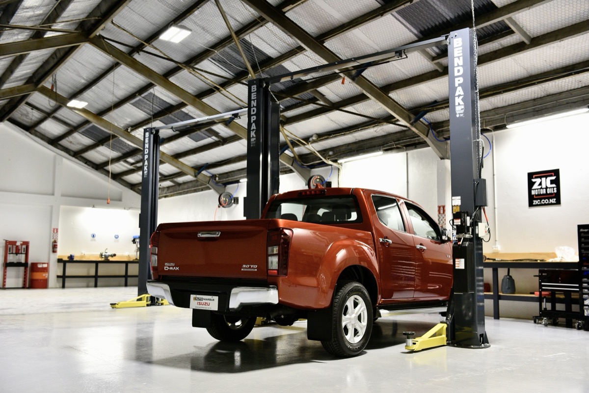 Clean two post hoist